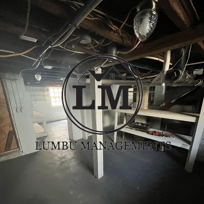Building Photo - 447 Avondale Dr