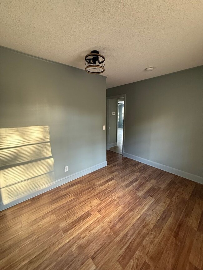 Building Photo - Cute Updated West Columbia HOME