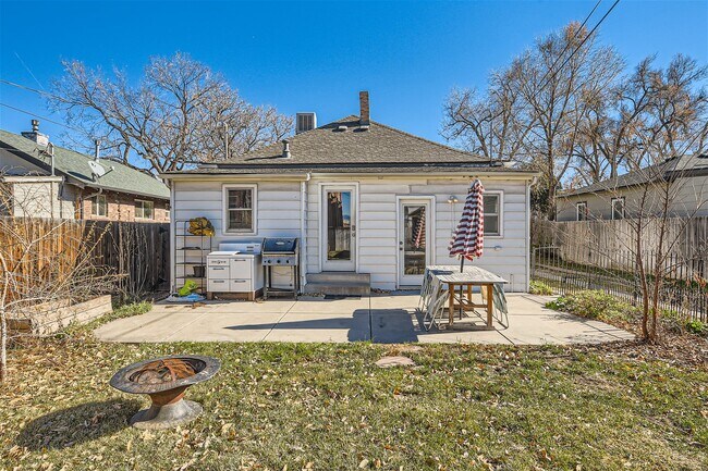 Building Photo - 2151 S Cherokee St