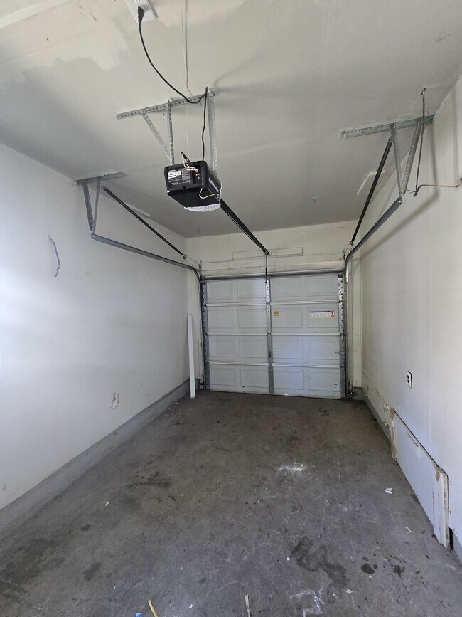 Building Photo - 1121 Luther E