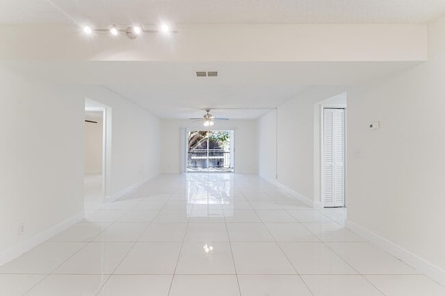 Building Photo - 606 NW 13th St