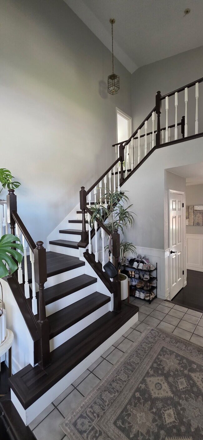 Building Photo - Beautiful Tracy 4 Bedroom 3 Bathroom Home
