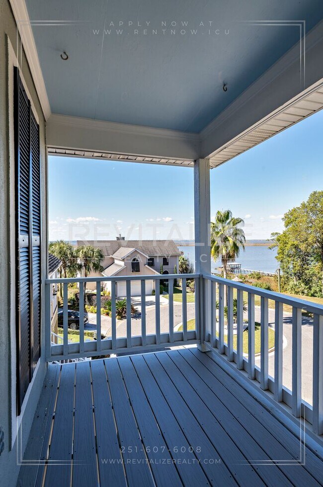 Building Photo - Charming 3-Level Home with Water Access in Daphne, AL