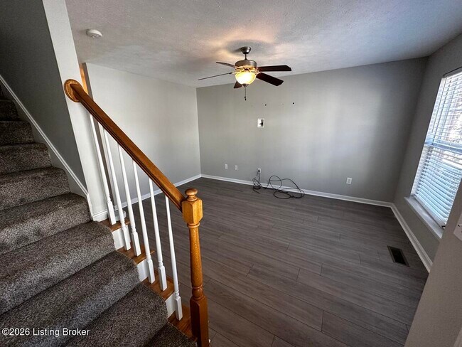 Building Photo - 402 Clare Ln