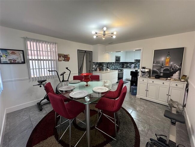 Building Photo - 1631 NE 32nd St