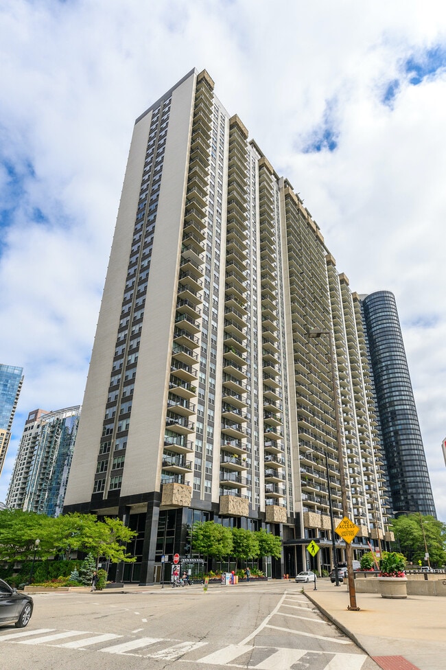 Building Photo - 400 E Randolph St