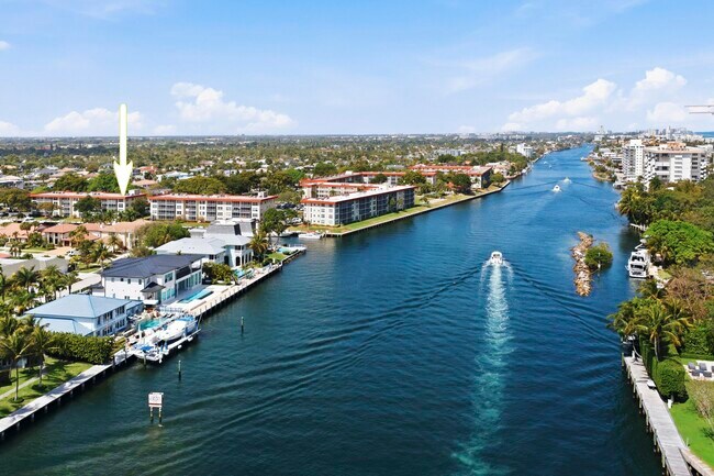 Building Photo - 3000 NE 48th Ct