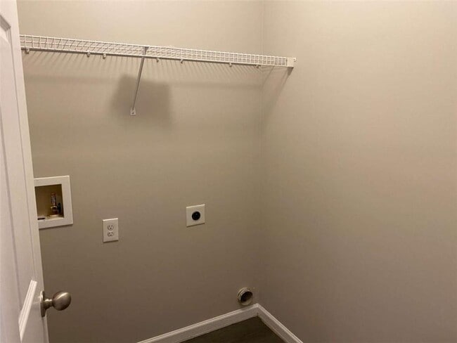 Building Photo - 701 Walnut Woods Dr