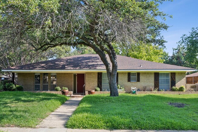 Building Photo - 1725 Northcrest Dr