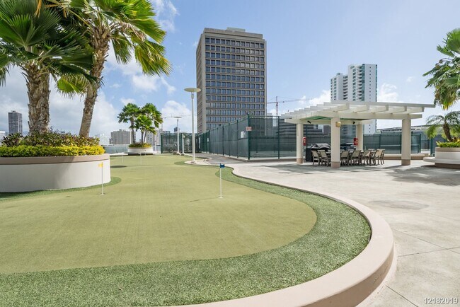 Building Photo - 2 BD/2 BA/2 Parking Condo in the Moana Pacific