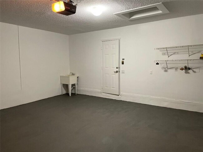 Building Photo - 4293 Laurel Ridge Cir
