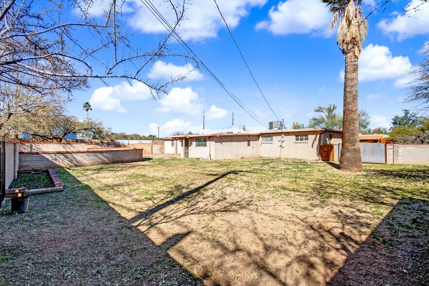 Building Photo - 3926 E Camino de Palmas