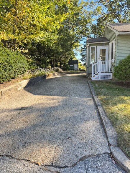 Building Photo - 81 Maurice St