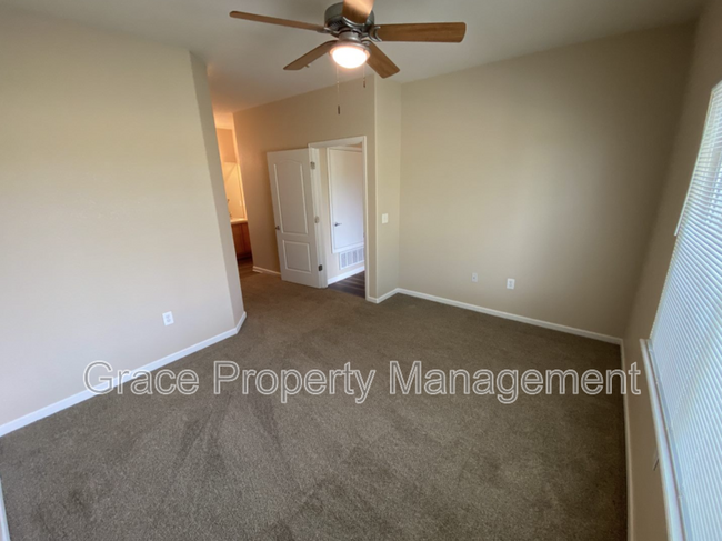 Building Photo - 4645 Hahns Peak Dr
