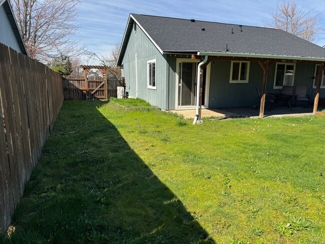 Building Photo - 692 N 1st St