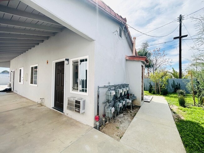 Primary Photo - 13035 San Fernando Rd