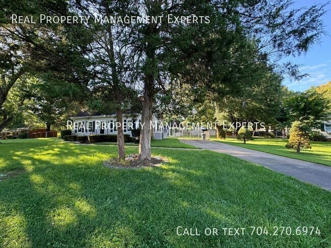 Building Photo - 6008 Mallard Dr