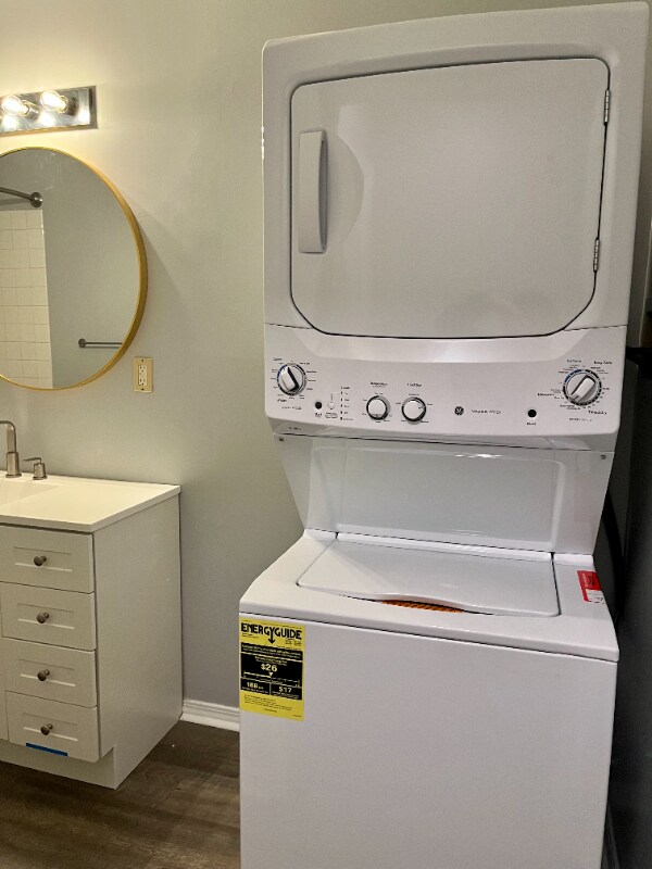 Building Photo - 4528 Edgewater Dr