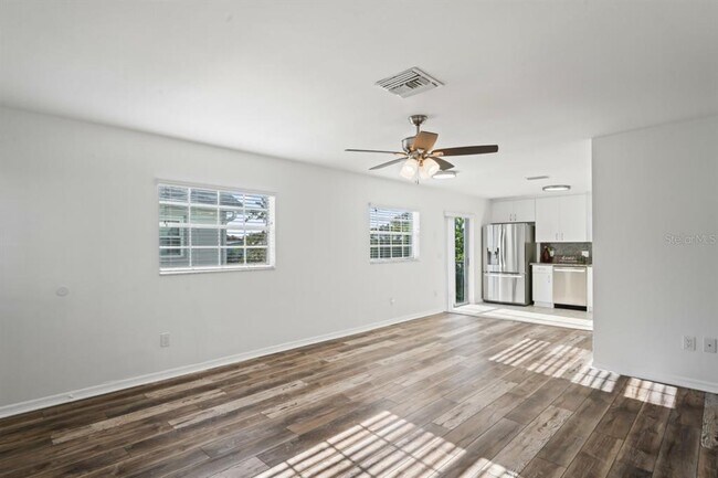Building Photo - 6634 Hickorywood Ln
