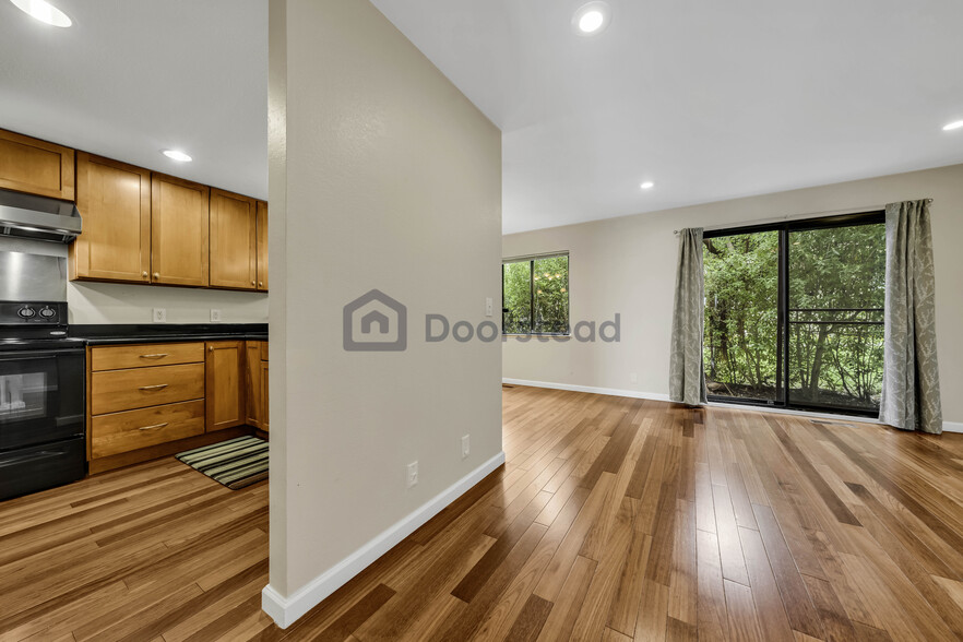 Building Photo - 641 Stonegate Dr