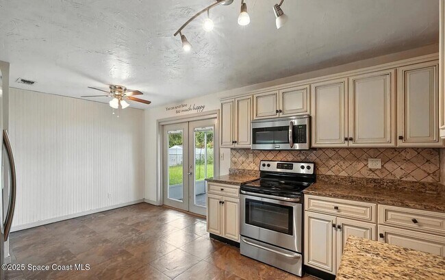 Building Photo - 1412 Sunland Rd