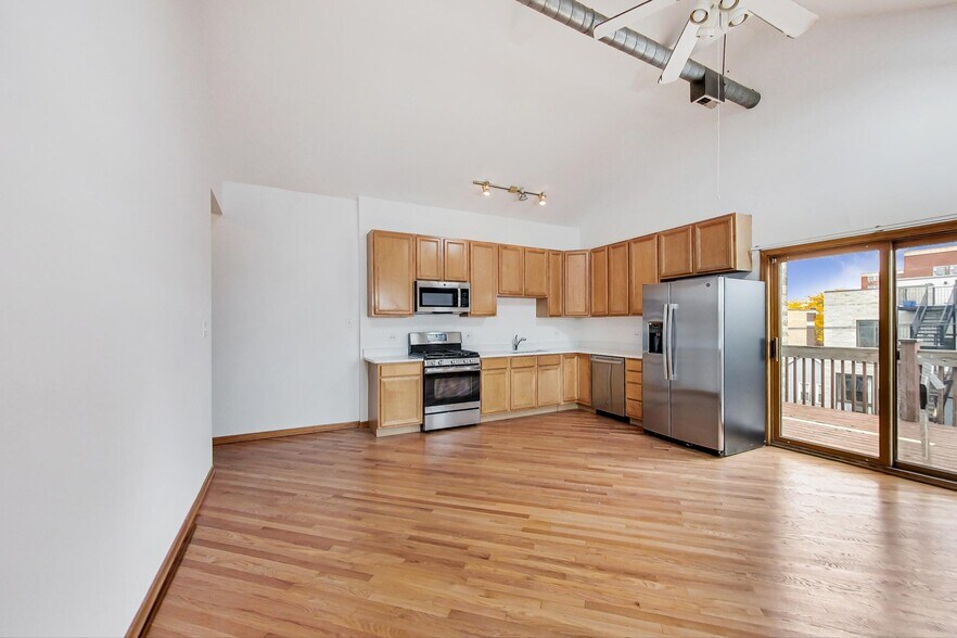 Building Photo - 1446 W Chicago Ave