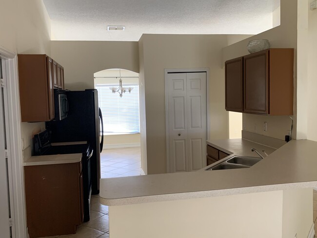 Building Photo - 269 SW Ridgecrest Dr