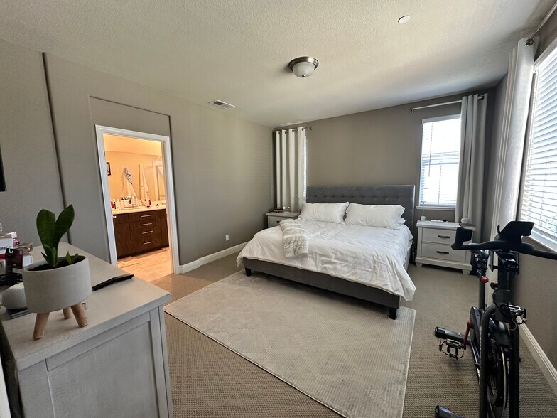 Primary Bed - 10725 Portico Cir