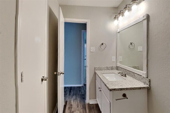 Building Photo - 11818 Sandy Stream Dr