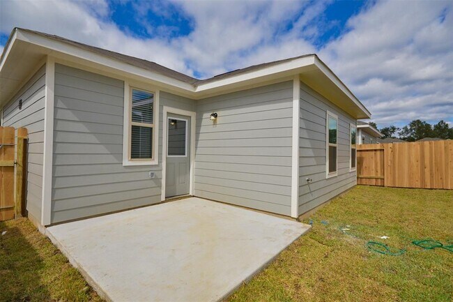 Building Photo - 24730 Winema Wds Ln