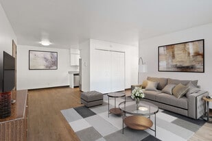 Building Photo - Hillcrest Apartments