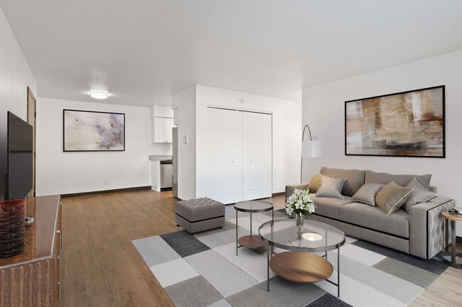 Building Photo - Hillcrest Apartments