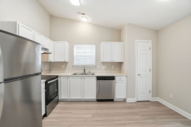 Building Photo - 3 bedroom single family home!