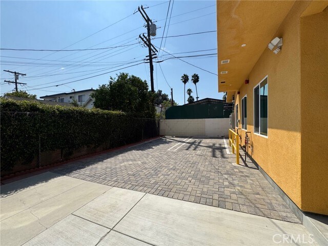 Building Photo - 209 Serrano Ave