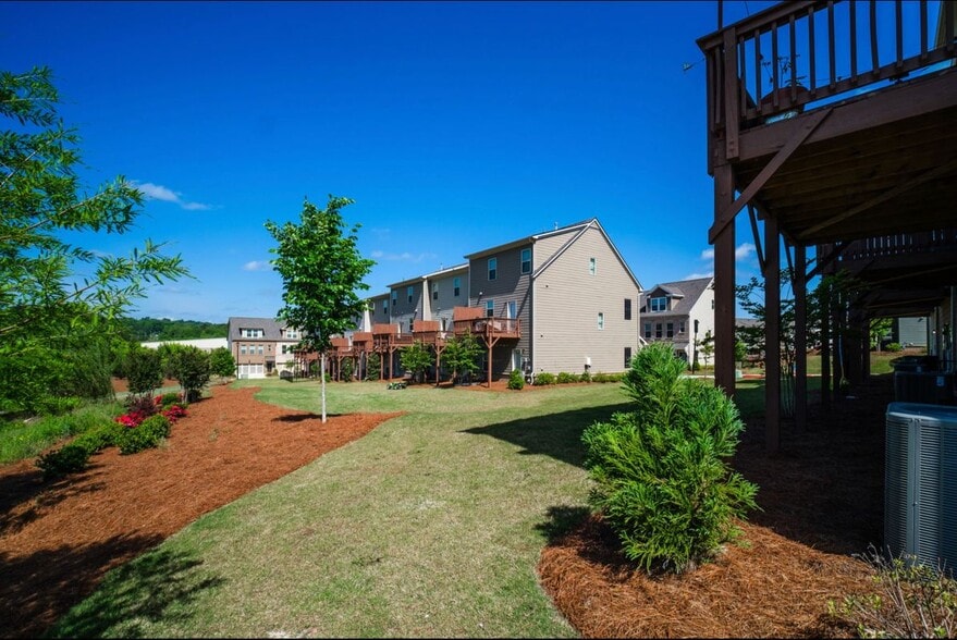 Building Photo - 1595 Ridgebrook Downs