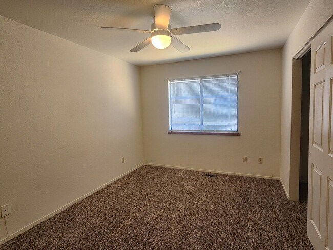 Building Photo - Home For Rent in Sunridge