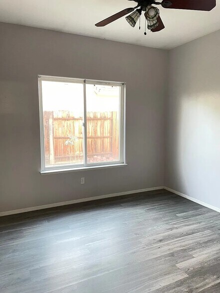Building Photo - 12216 Kingfisher Ave