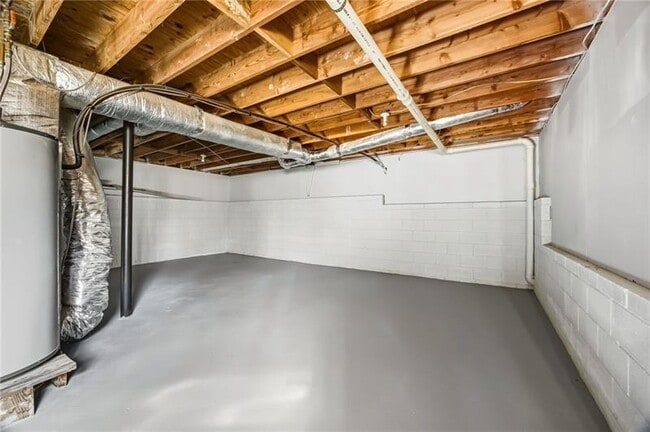Building Photo - 5825 Stonehaven Dr NW