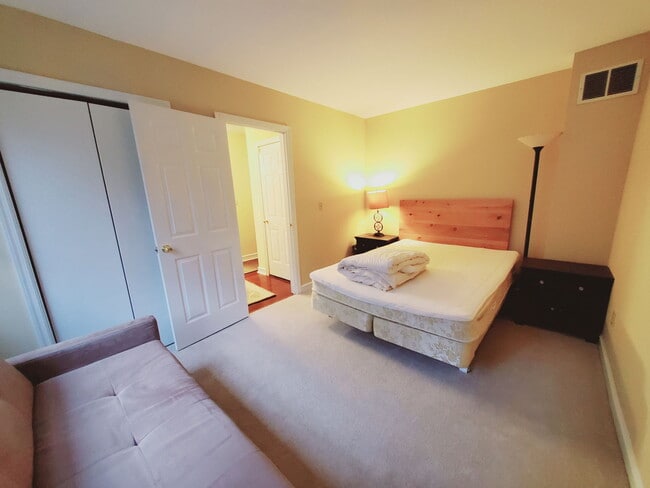 Building Photo - 101 Grove St