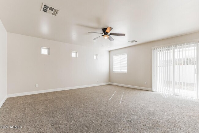 Building Photo - 807 W Buist Ave