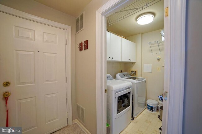 Building Photo - 12205 Fairfield House Dr