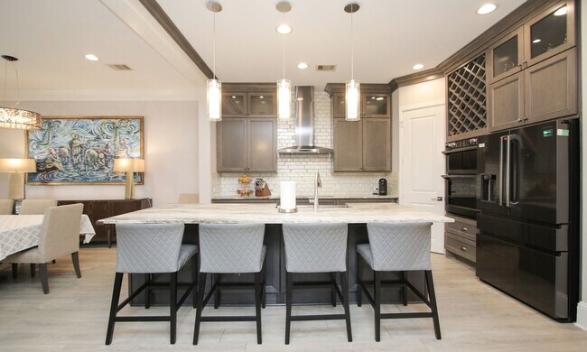 Building Photo - 15 E Breezy Way