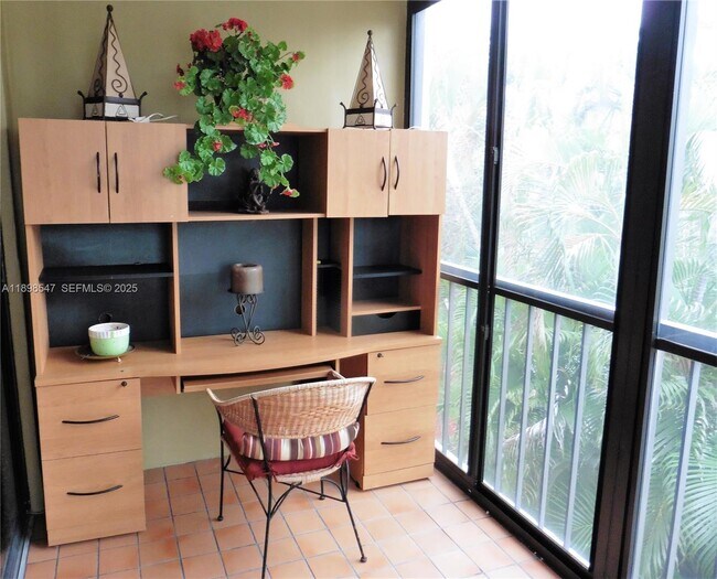 Building Photo - 16200 Golf Club Rd