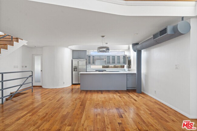 Building Photo - 1015 Marine St