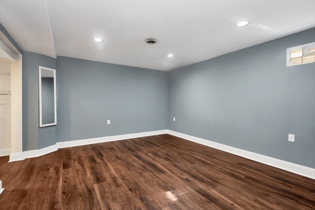 Building Photo - 1013 Stonegate Rd