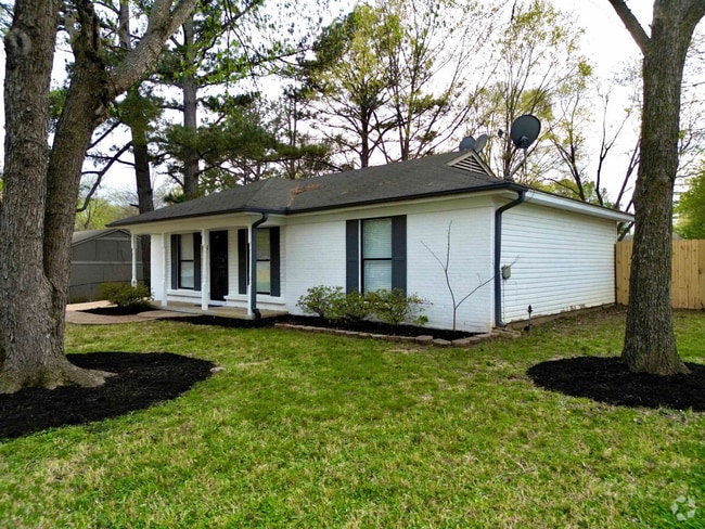 Building Photo - 925 Greenview Rd
