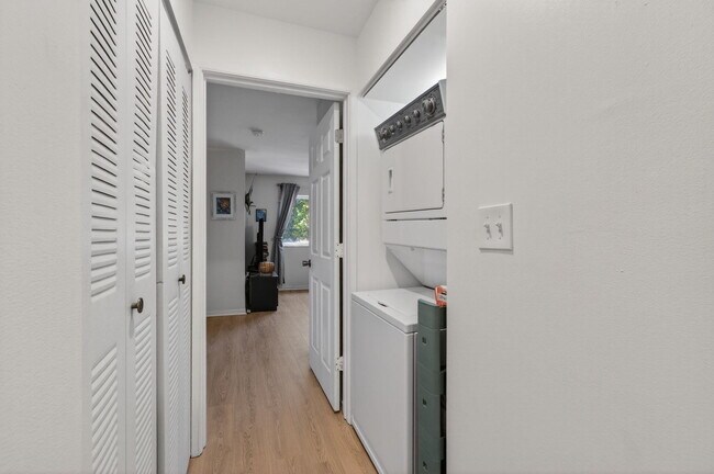 Building Photo - 1100 Scotia Dr