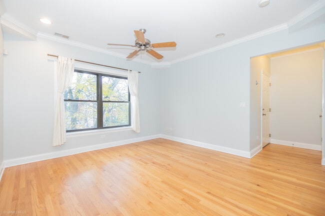 Building Photo - 2608 W Leland Ave