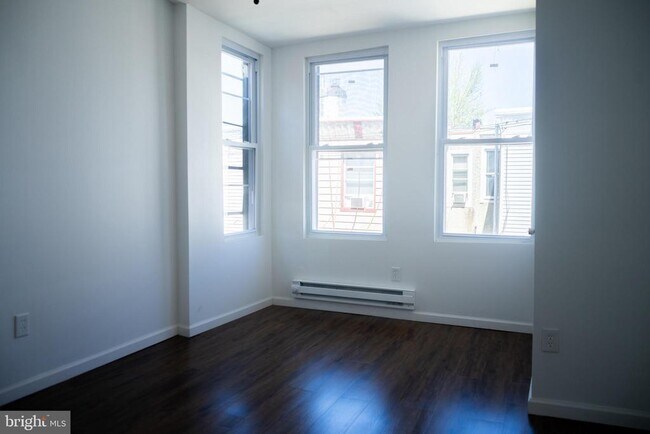 Building Photo - 2315 W Cumberland St