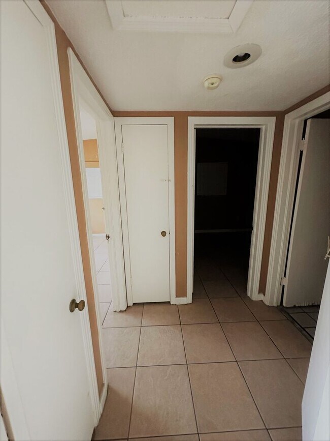 Building Photo - Lovely 3 bedrooms 1 bath single-family home located in Orlando FL!